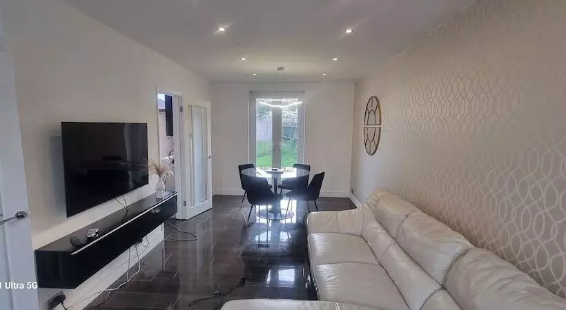 レジデンス Modern 3bed House In Slough