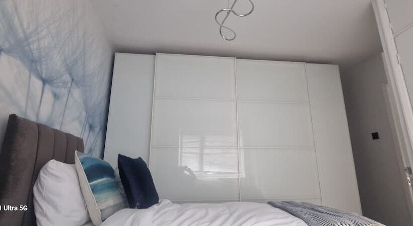 דירת נופש Modern 3bed House In Slough