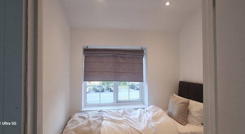 דירת נופש Modern 3bed House In Slough