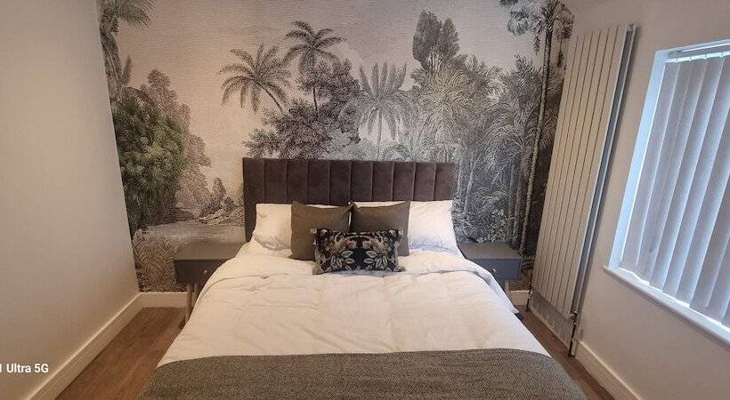 דירת נופש Modern 3bed House In Slough