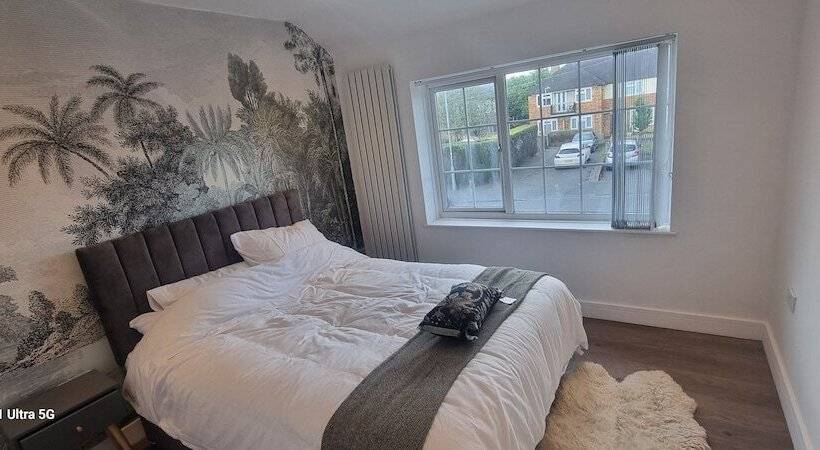 דירת נופש Modern 3bed House In Slough