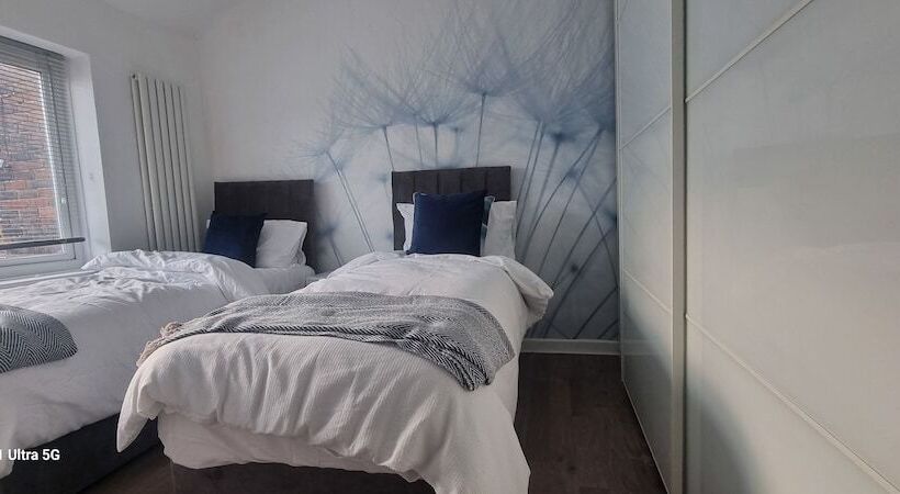 דירת נופש Modern 3bed House In Slough