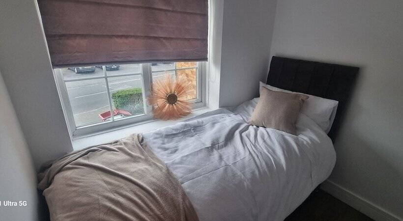 דירת נופש Modern 3bed House In Slough