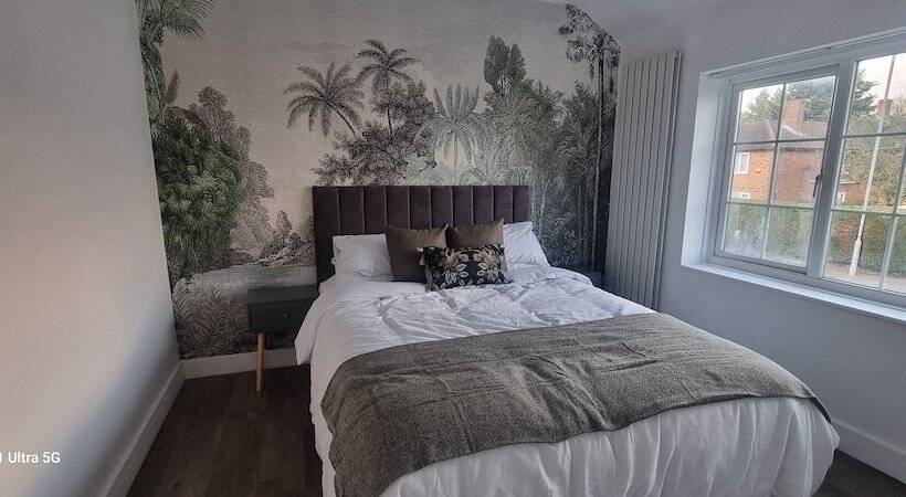 דירת נופש Modern 3bed House In Slough