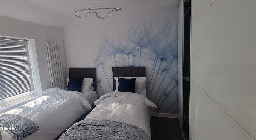 דירת נופש Modern 3bed House In Slough