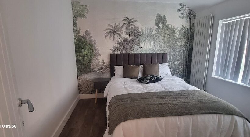 דירת נופש Modern 3bed House In Slough