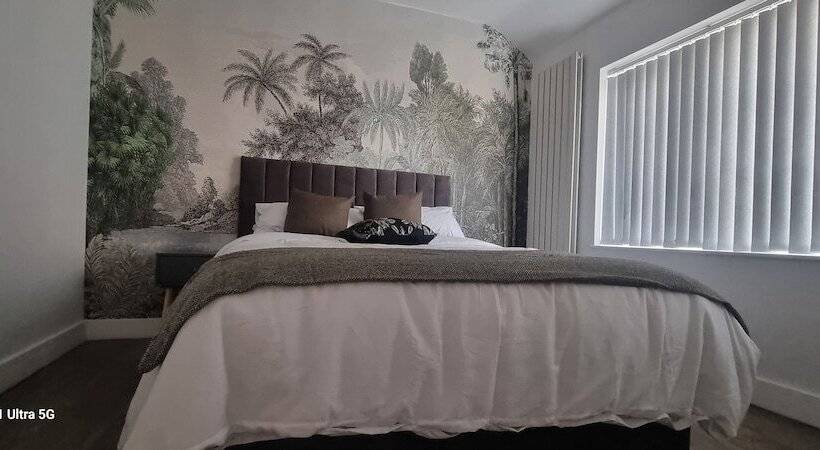 דירת נופש Modern 3bed House In Slough