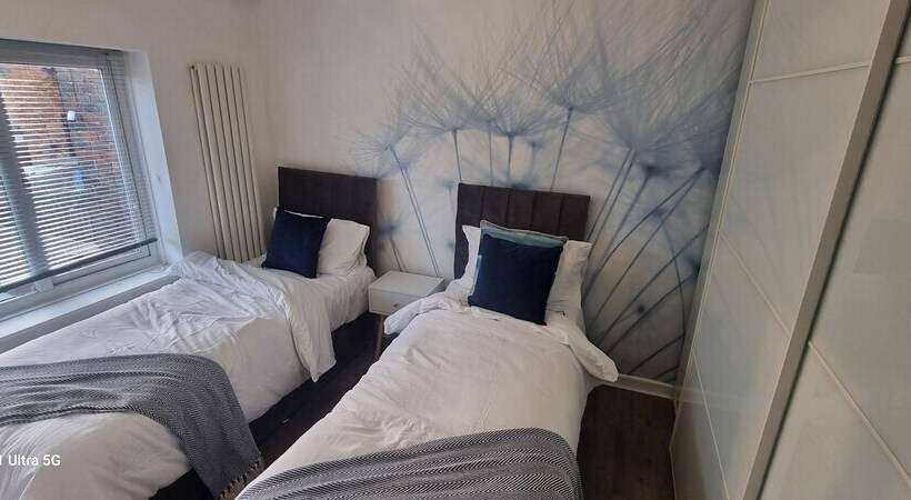 דירת נופש Modern 3bed House In Slough