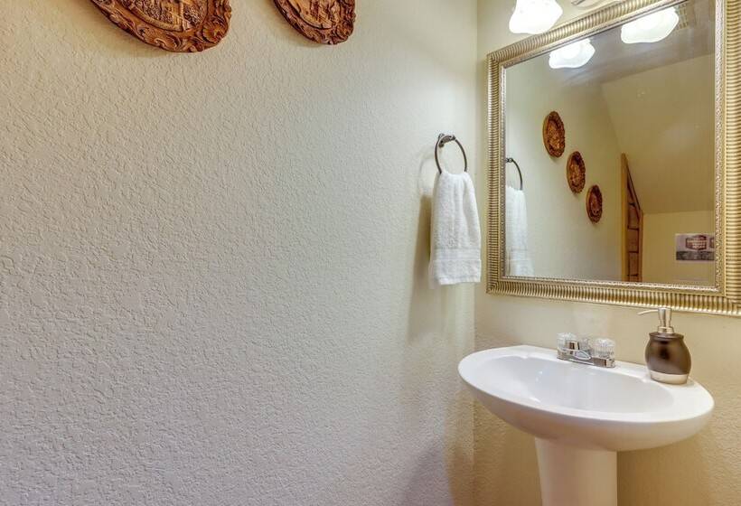 Rogers Cabin On 17 Acres W/ Wraparound Deck!