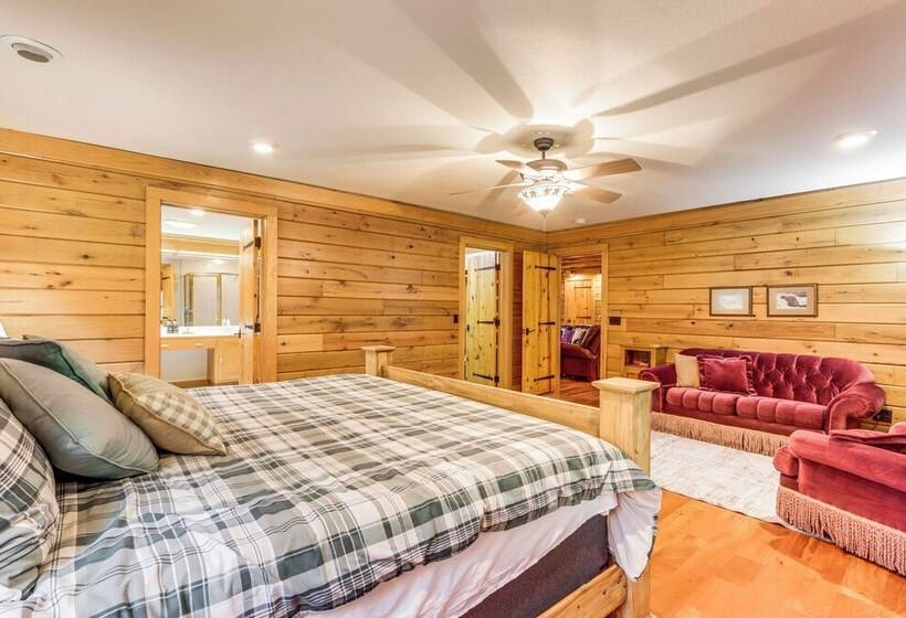 Rogers Cabin On 17 Acres W/ Wraparound Deck!