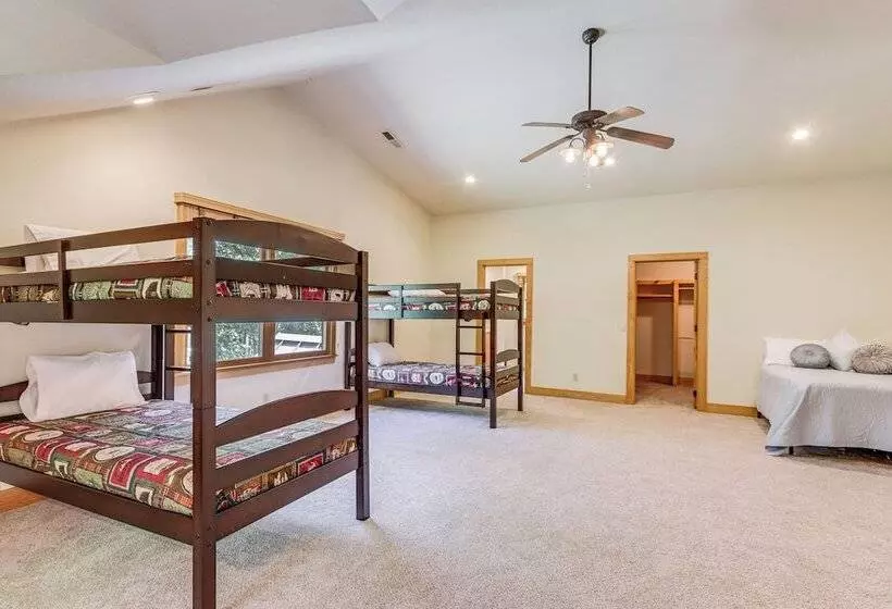 Rogers Cabin On 17 Acres W/ Wraparound Deck!