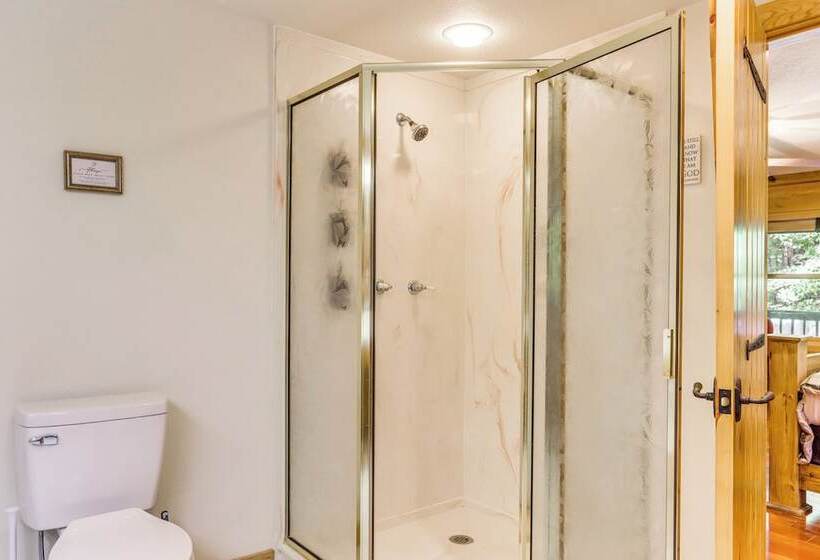 Rogers Cabin On 17 Acres W/ Wraparound Deck!