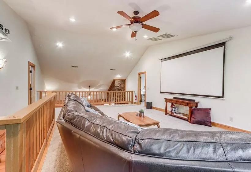 Rogers Cabin On 17 Acres W/ Wraparound Deck!