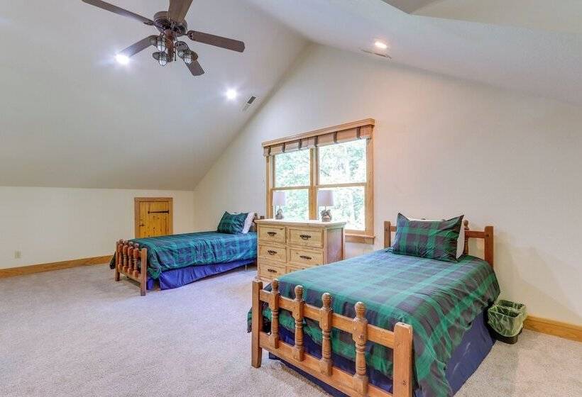 Rogers Cabin On 17 Acres W/ Wraparound Deck!