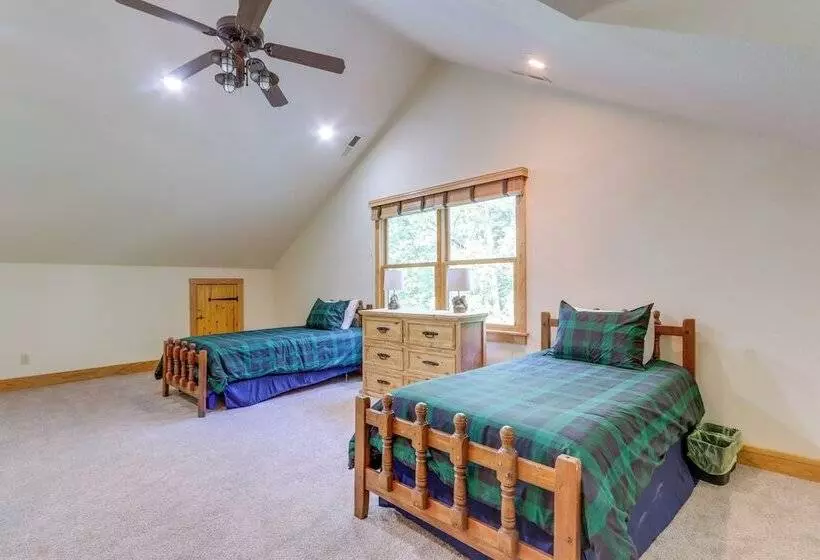 Rogers Cabin On 17 Acres W/ Wraparound Deck!