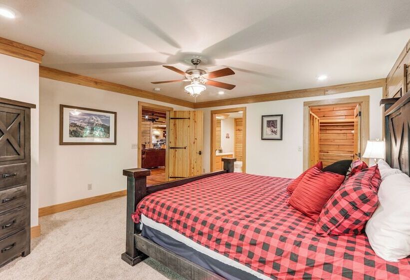 Rogers Cabin On 17 Acres W/ Wraparound Deck!