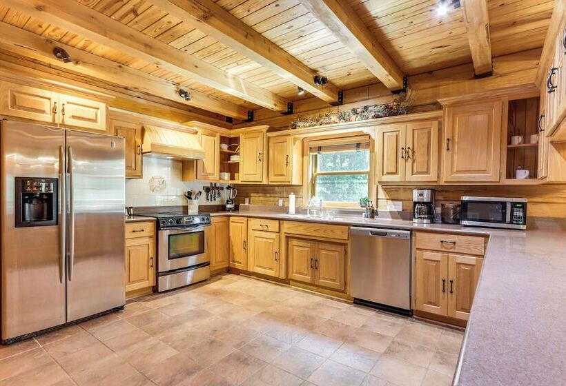 Rogers Cabin On 17 Acres W/ Wraparound Deck!