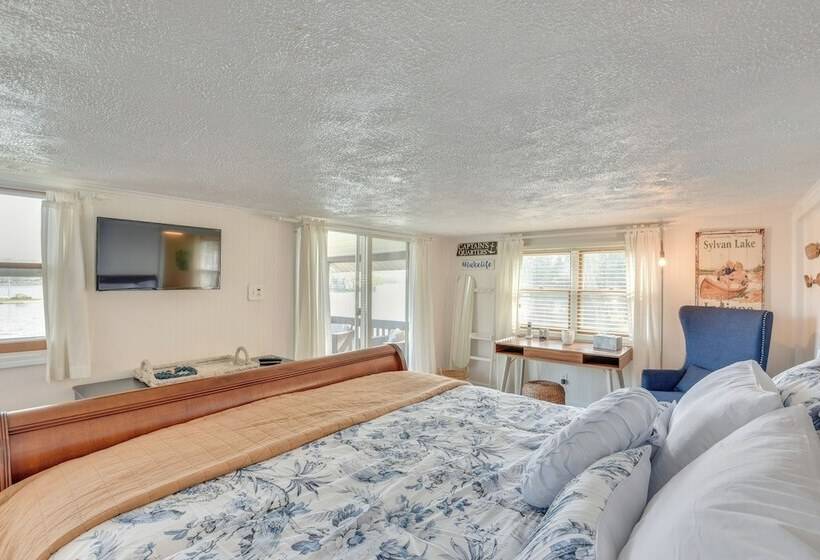 Rome City Lake House W/ Dock + Waterfront Views!