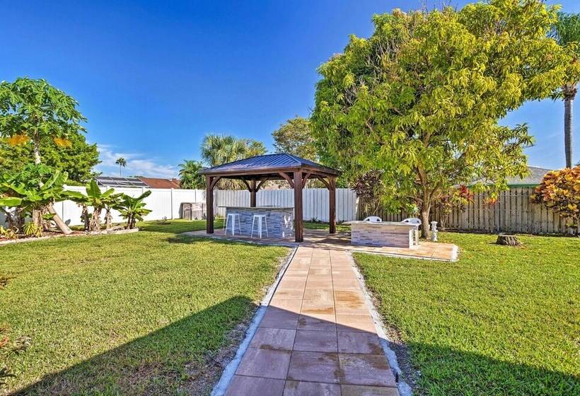 Royal Palm Beach Retreat ~ 13 Mi To Beach!