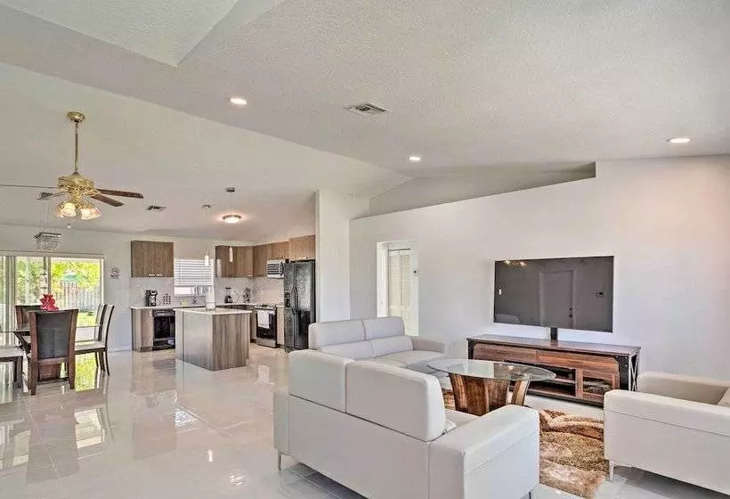 Royal Palm Beach Retreat ~ 13 Mi To Beach!