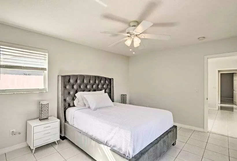 Royal Palm Beach Retreat ~ 13 Mi To Beach!