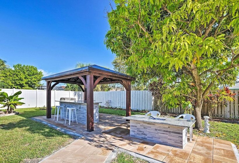 Royal Palm Beach Retreat ~ 13 Mi To Beach!