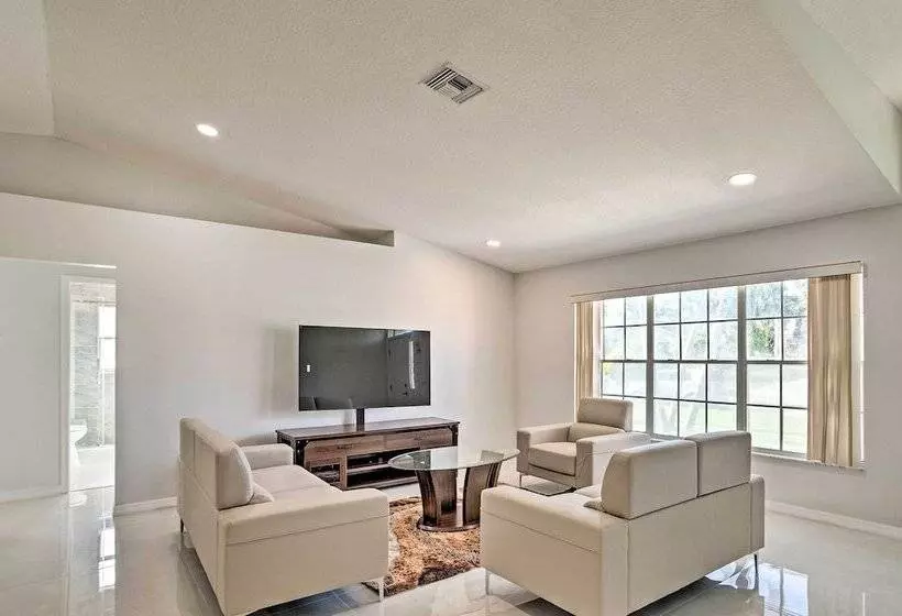 Royal Palm Beach Retreat ~ 13 Mi To Beach!