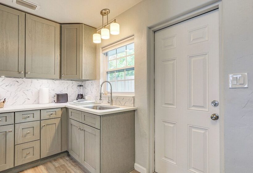 Sarasota Duplex In Gillespie Park: 1 Mi To Dtwn!