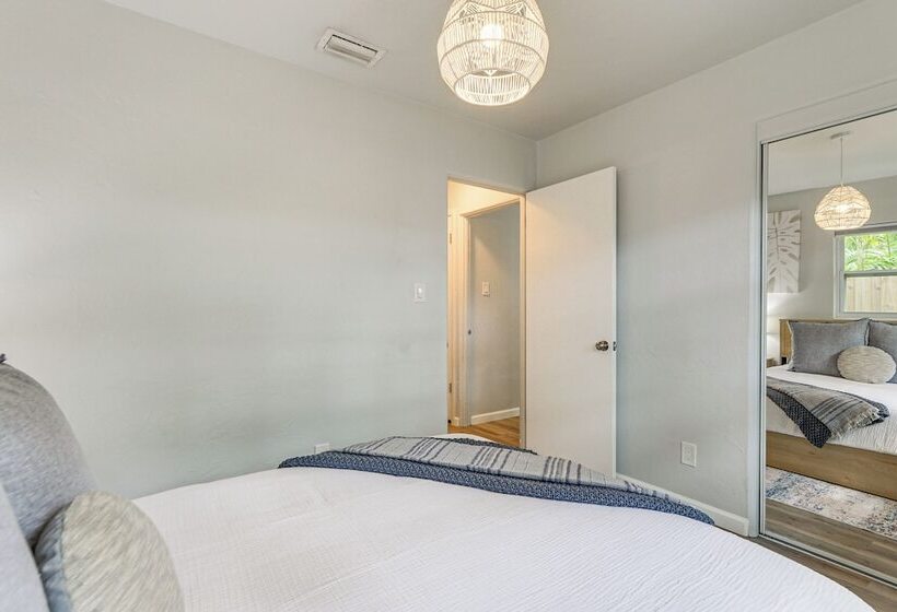 Sarasota Duplex In Gillespie Park: 1 Mi To Dtwn!