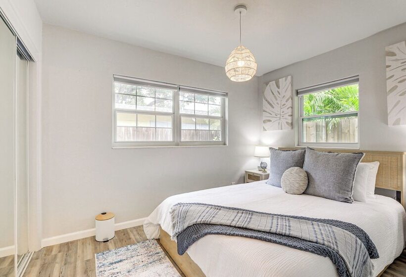 Sarasota Duplex In Gillespie Park: 1 Mi To Dtwn!