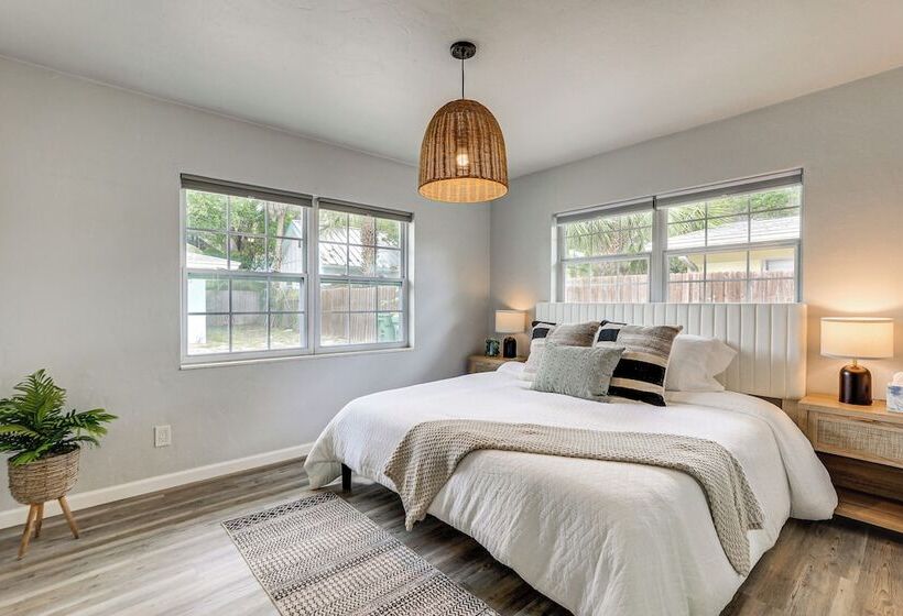 Sarasota Duplex In Gillespie Park: 1 Mi To Dtwn!