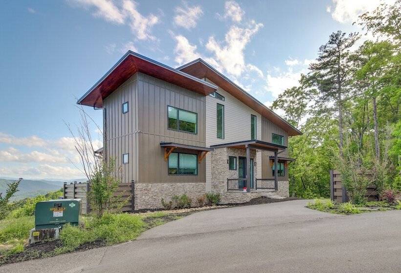 Sevierville Home W/ Hot Tub + Game Room!