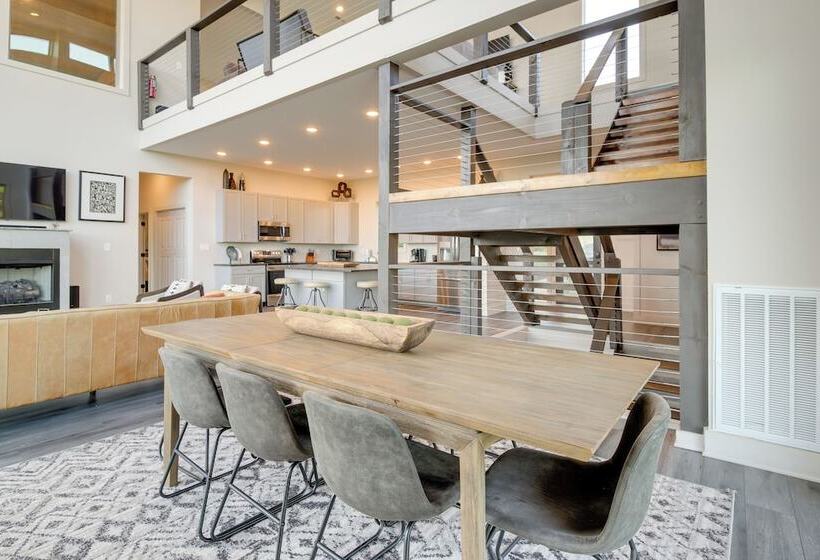 Sevierville Home W/ Hot Tub + Game Room!