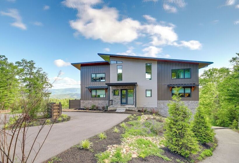 Sevierville Home W/ Hot Tub + Game Room!