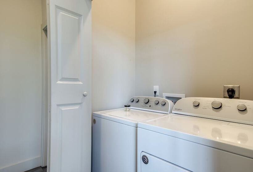 Sevierville Home W/ Hot Tub + Game Room!