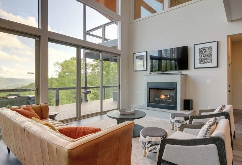 Sevierville Home W/ Hot Tub + Game Room!