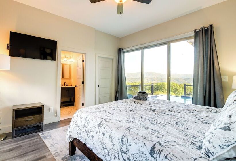 Sevierville Home W/ Hot Tub + Game Room!