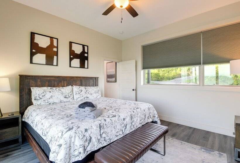 Sevierville Home W/ Hot Tub + Game Room!