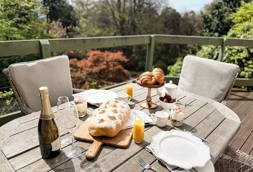 Woolrich Cottage At Woolrich Estate