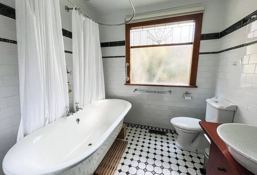 Woolrich Cottage At Woolrich Estate