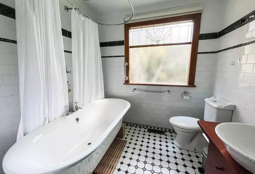 Woolrich Cottage At Woolrich Estate