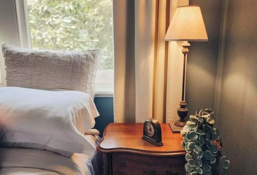 Woolrich Cottage At Woolrich Estate