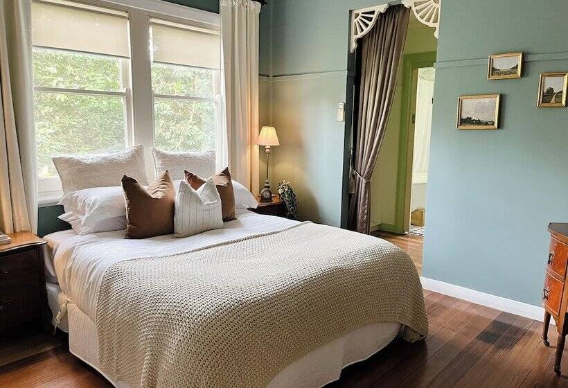 Woolrich Cottage At Woolrich Estate