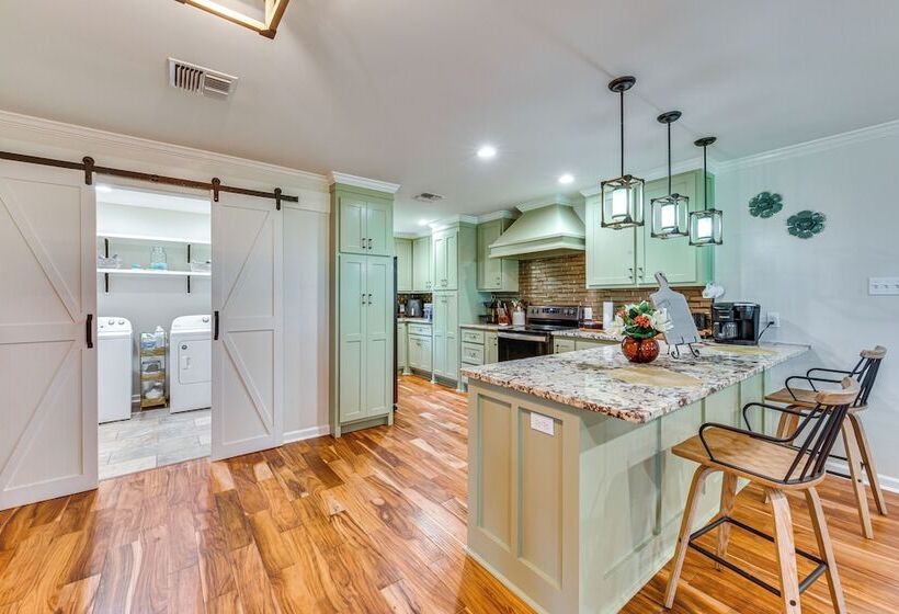 17 Mi To Lafayette: Maurice  Country Ranch Estate