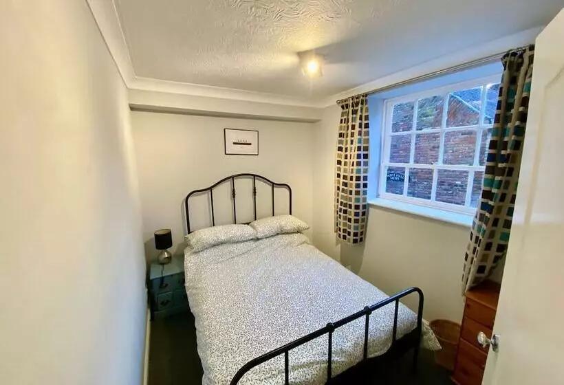 Characterful 3 Bed Cottage In Barrow Upon Humber