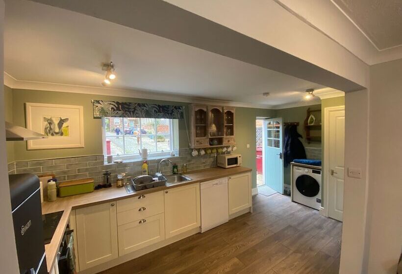 Characterful 3 Bed Cottage In Barrow Upon Humber