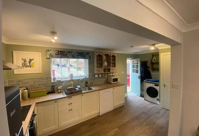 Characterful 3 Bed Cottage In Barrow Upon Humber