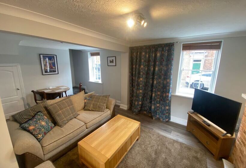 Characterful 3 Bed Cottage In Barrow Upon Humber