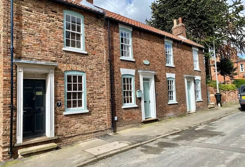 Characterful 3 Bed Cottage In Barrow Upon Humber