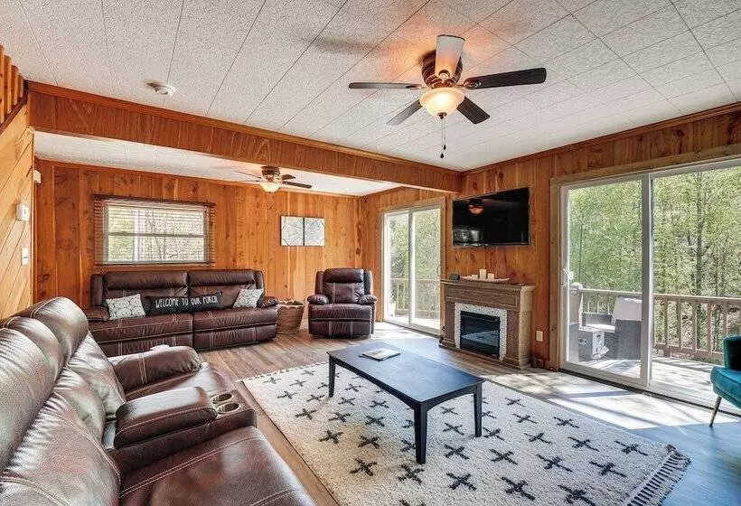 Charming Murphy Cabin W/ Fire Pits & Resort Perks!